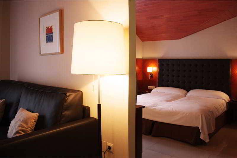 Hotel Mu La Cortinada Екстер'єр фото