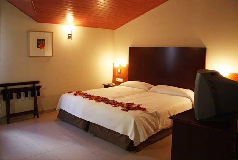 Hotel Mu La Cortinada Екстер'єр фото