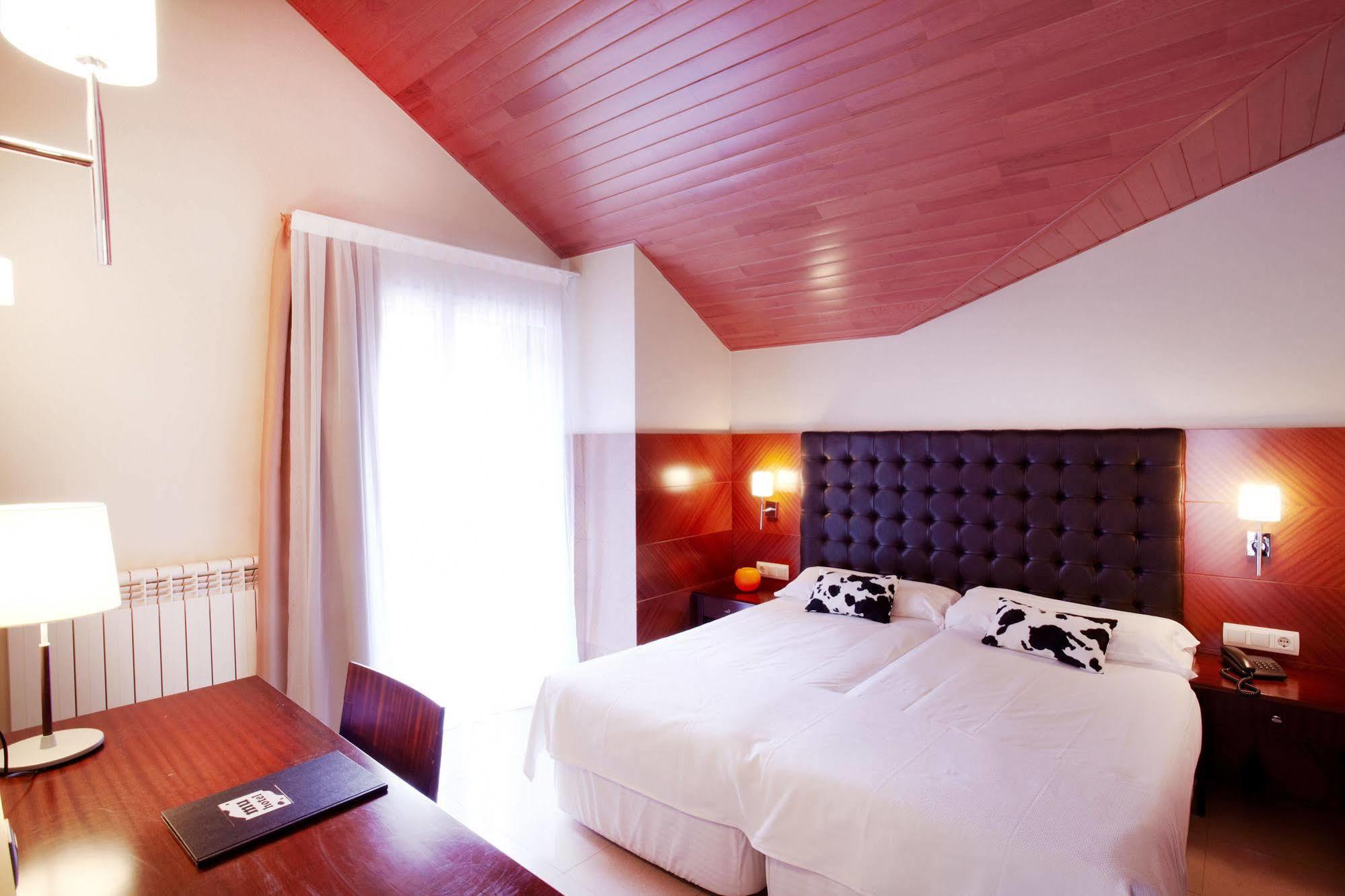 Hotel Mu La Cortinada Екстер'єр фото
