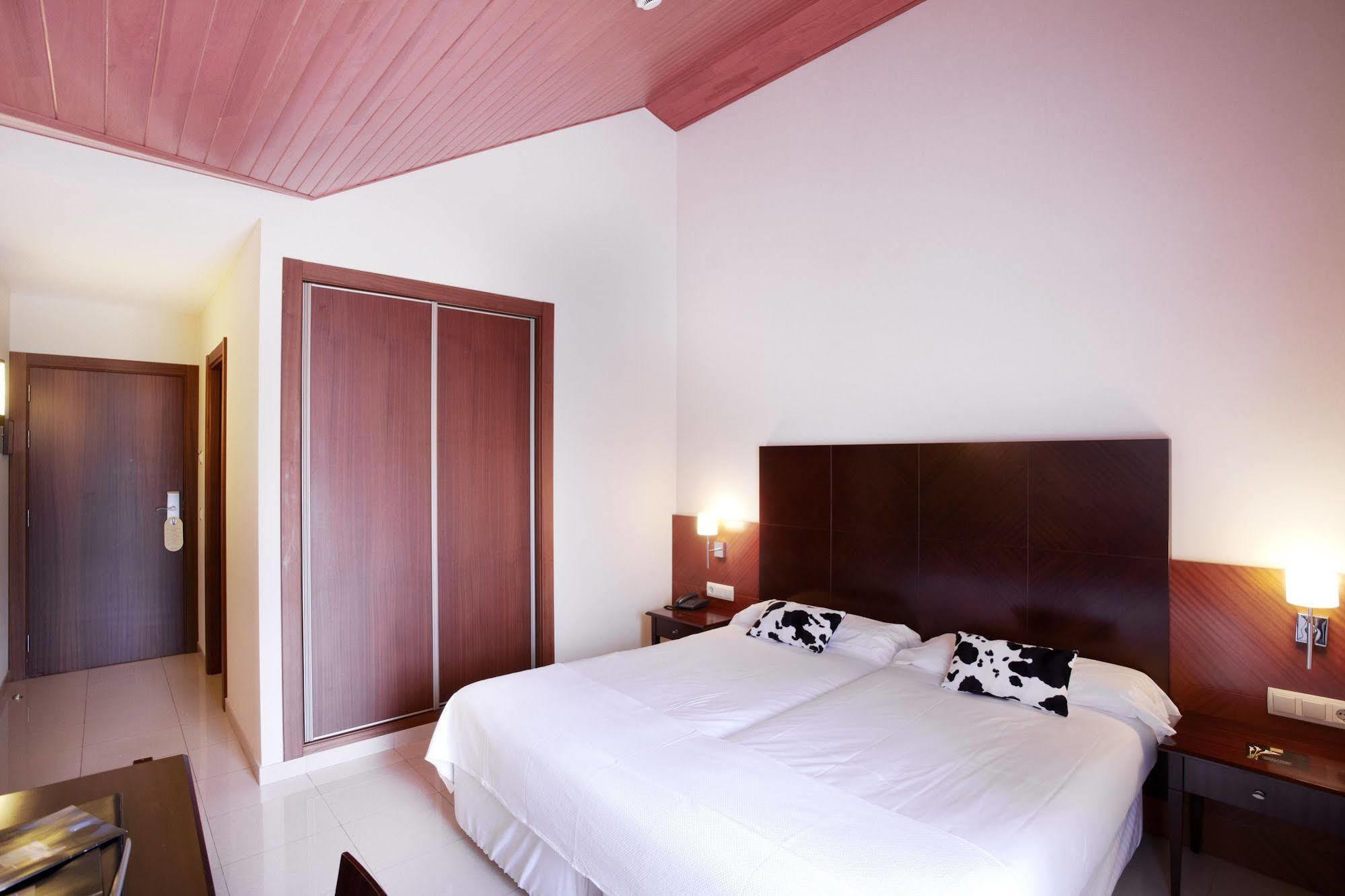 Hotel Mu La Cortinada Екстер'єр фото