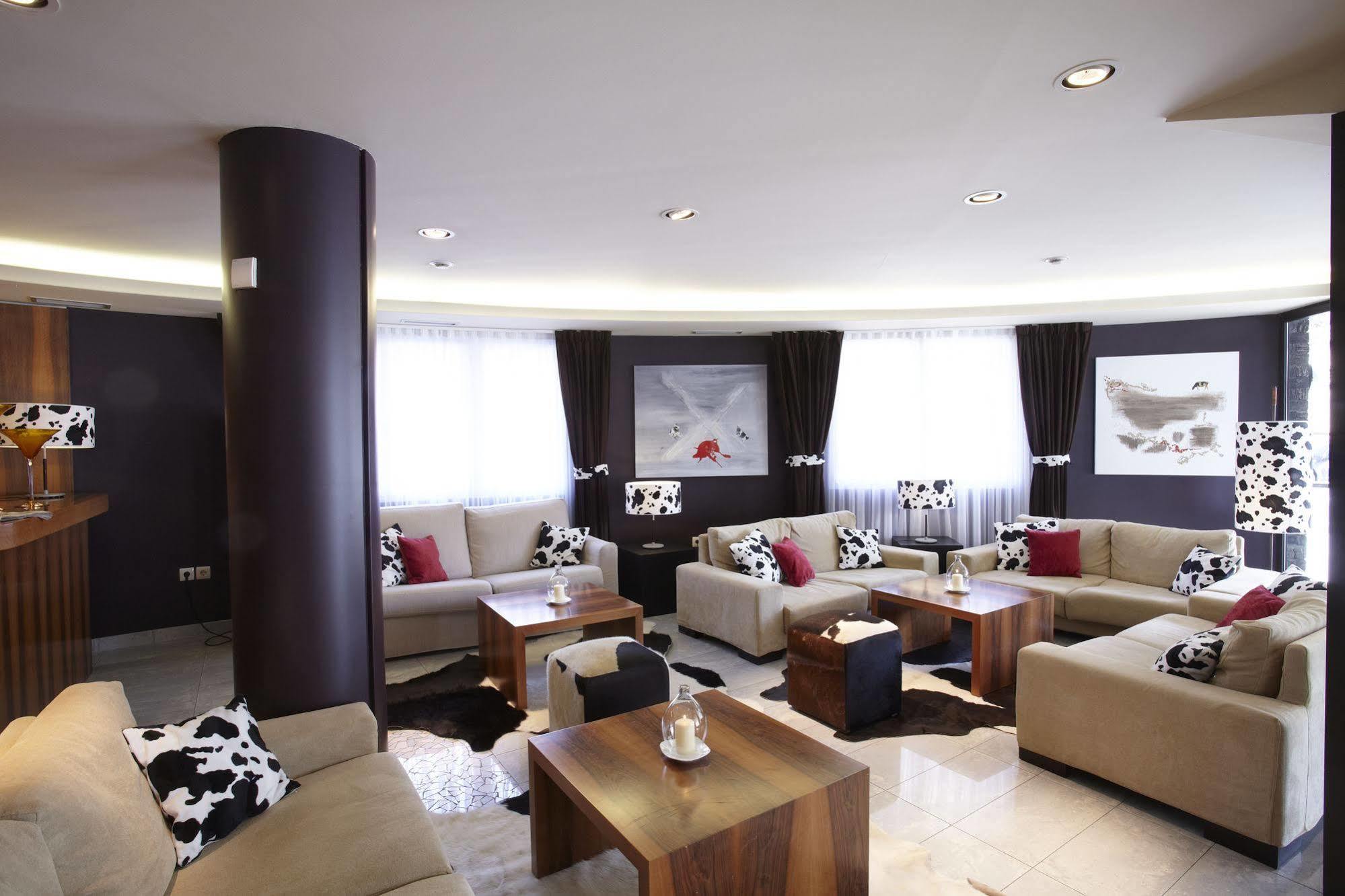 Hotel Mu La Cortinada Екстер'єр фото