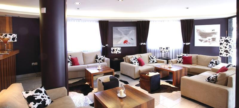 Hotel Mu La Cortinada Екстер'єр фото